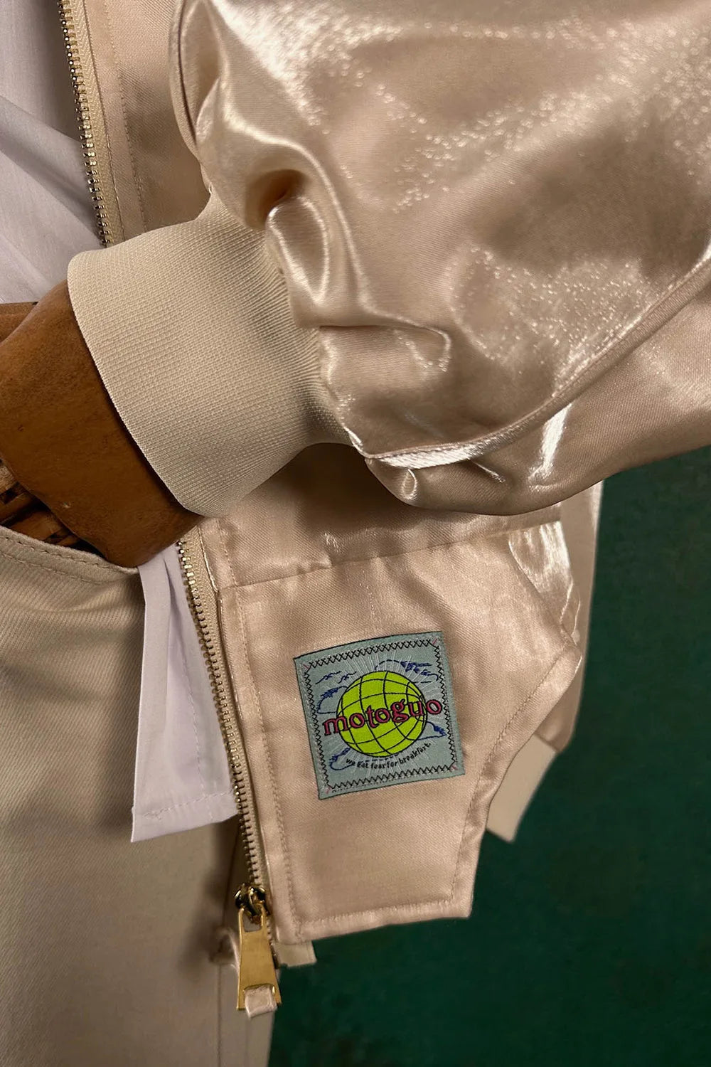 İşlemeli Parlak Ceket