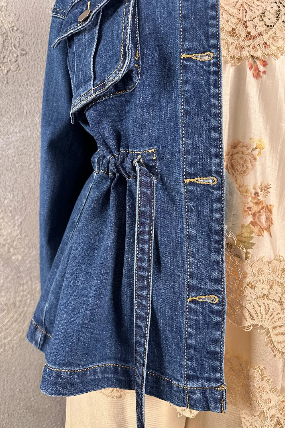 Kemer Detaylı Denim Ceket