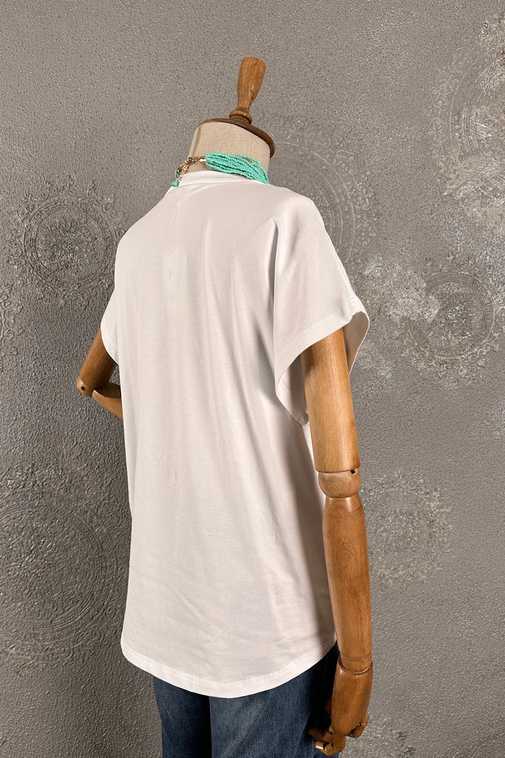 Çiçek Aplikeli T-shirt