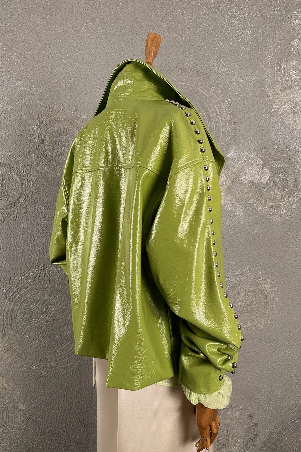 Zımbalı Parlak Deri Ceket