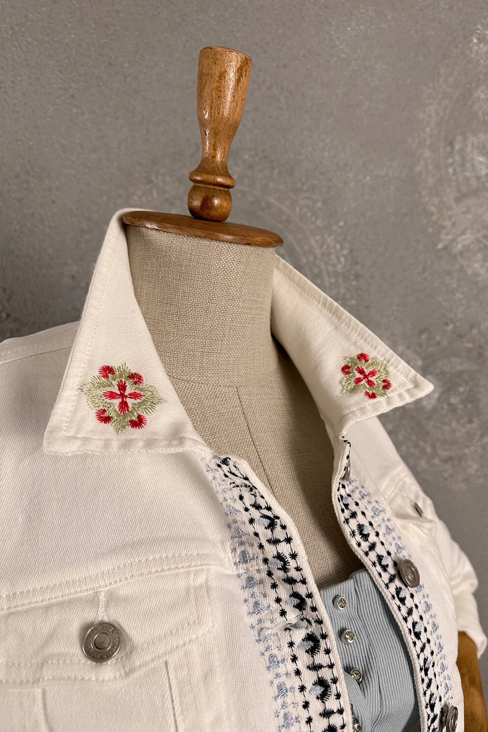 Nakış İşlemeli Denim Ceket