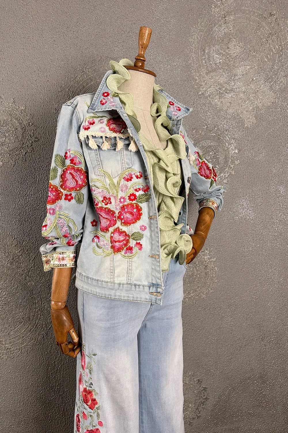 Çiçek Nakışlı Denim Ceket