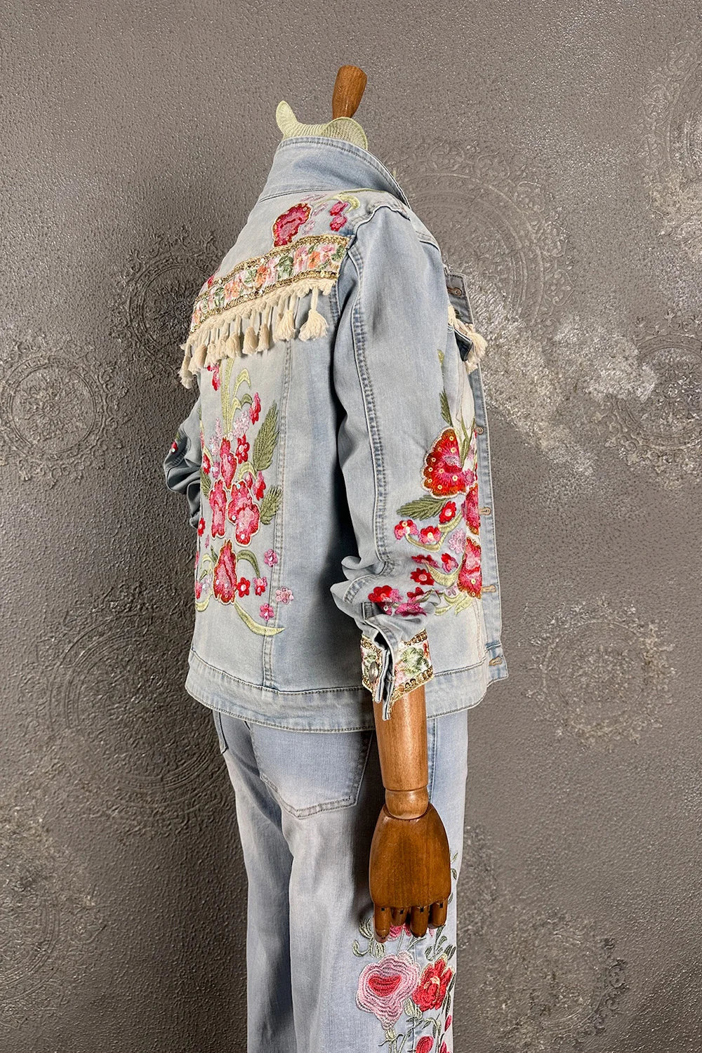 Çiçek Nakışlı Denim Ceket