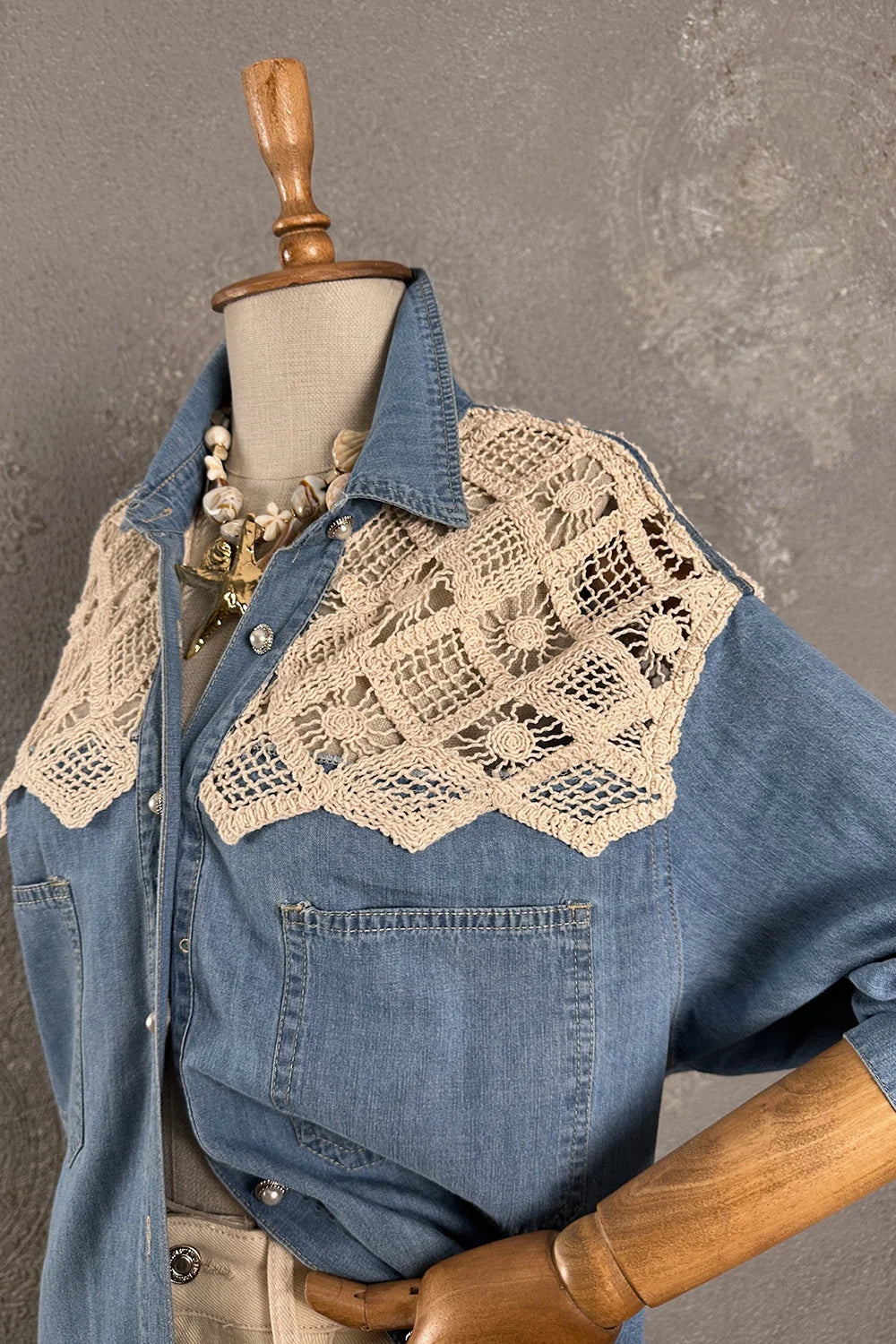 Kroşe Detaylı Denim Gömlek