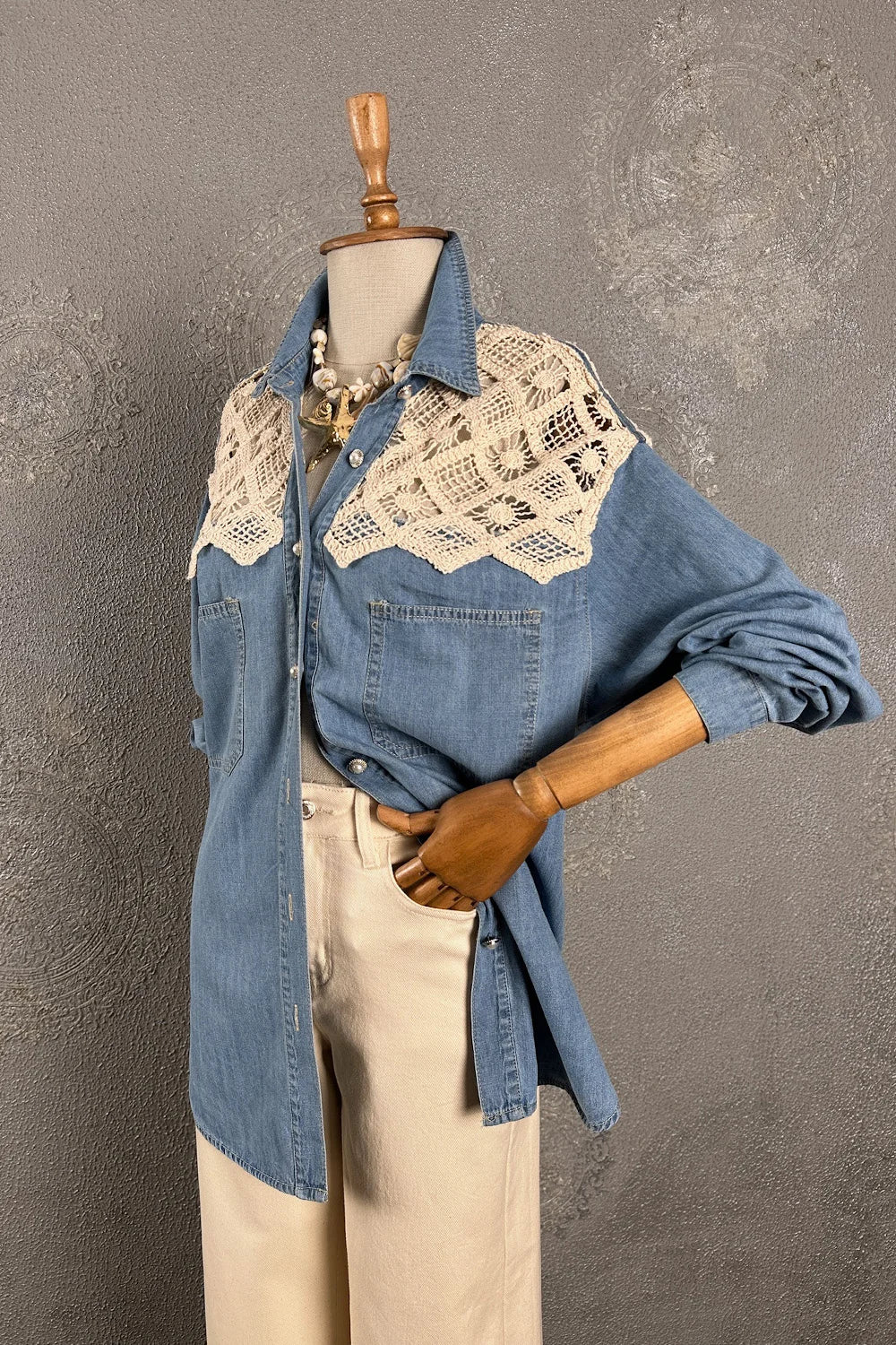 Kroşe Detaylı Denim Gömlek