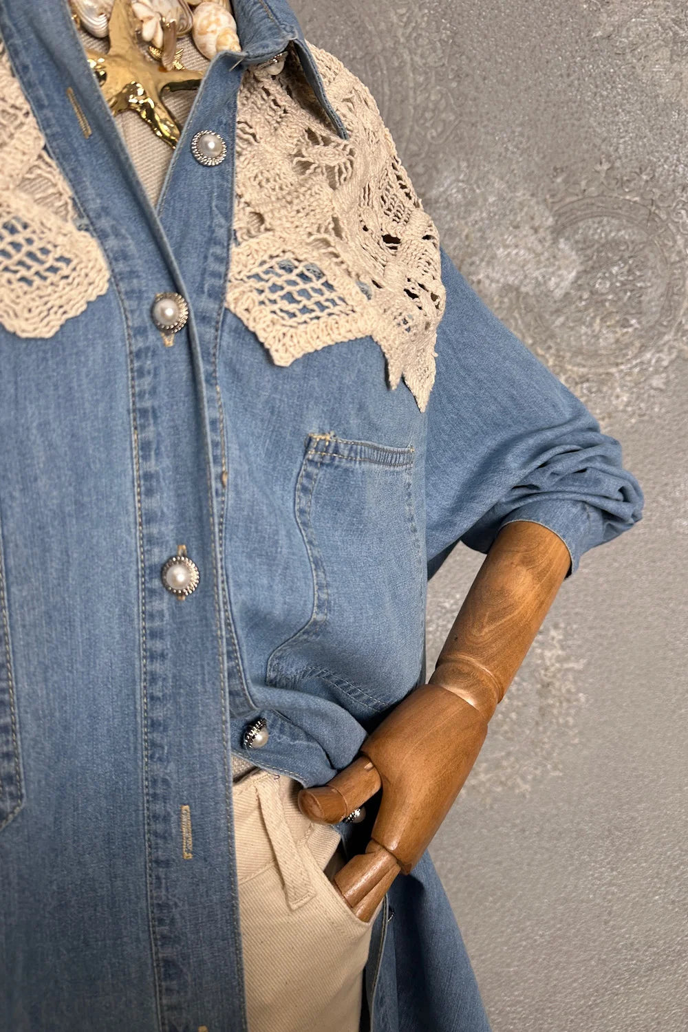 Kroşe Detaylı Denim Gömlek