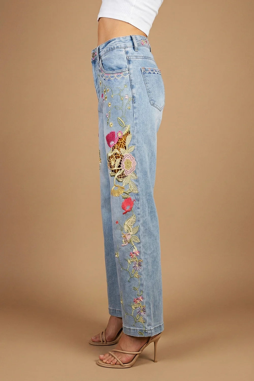 Çiçek Nakışlı Jean