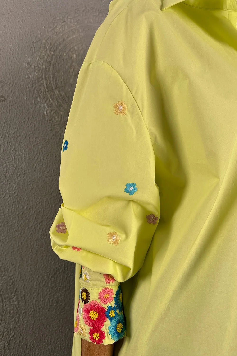 Çiçek Nakışlı Oversize Gömlek