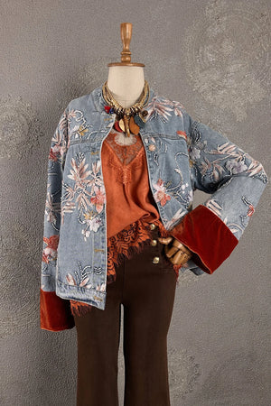 İşlemeli denim ceket, çiçek desenli, turuncu detaylı, kadın moda, önden görünüm, bohem tarzı