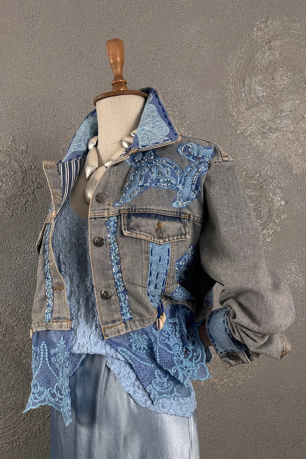 İşlemeli Denim Ceket