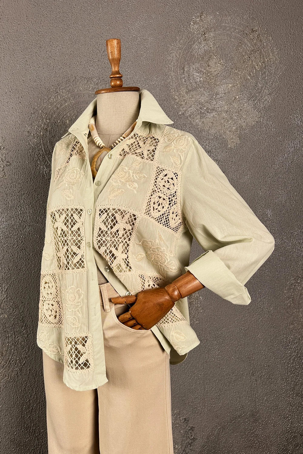 Kroşe Detaylı Gömlek