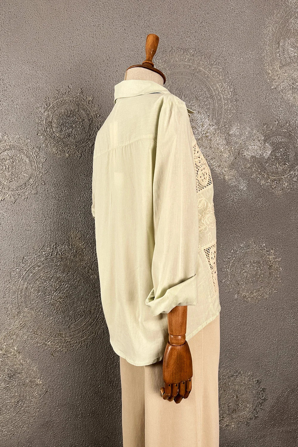 Kroşe Detaylı Gömlek