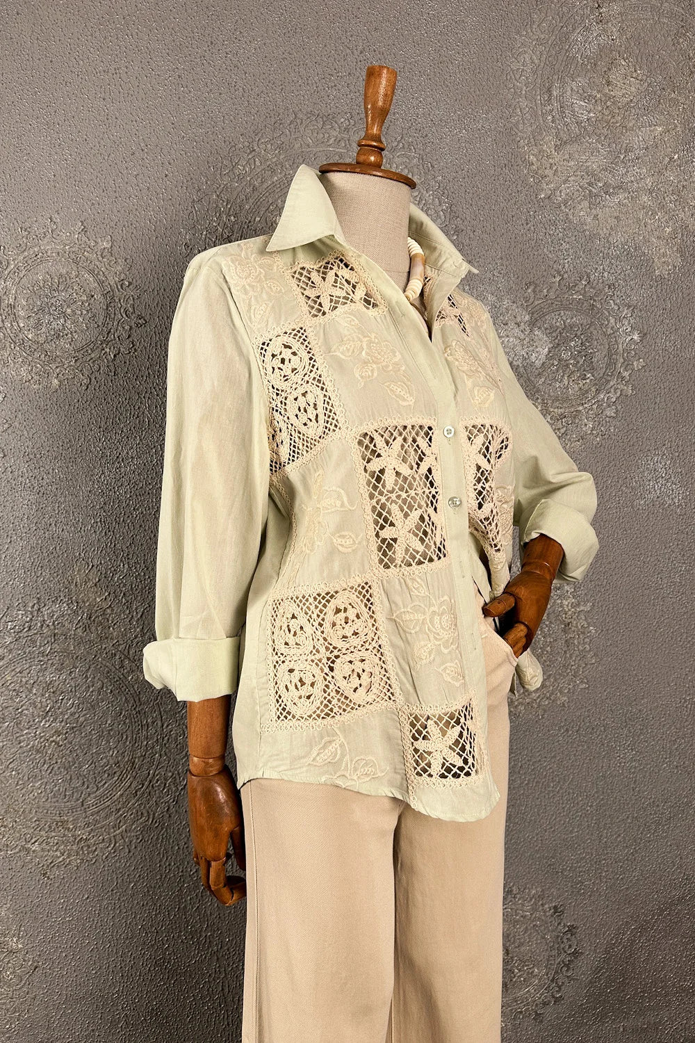 Kroşe Detaylı Gömlek