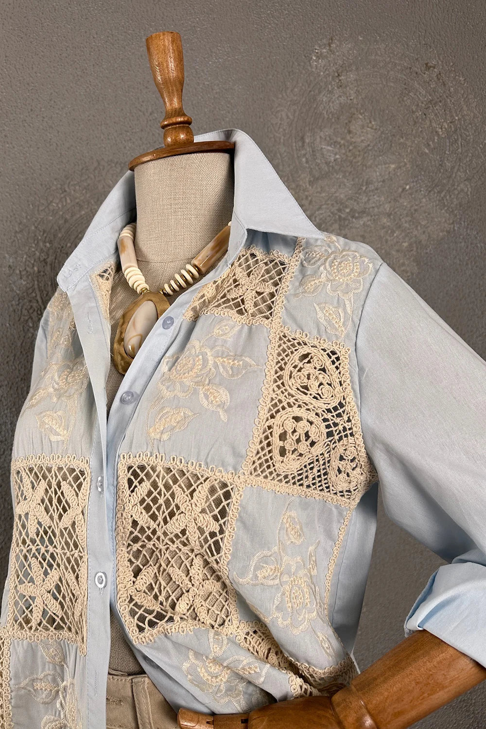 Kroşe Detaylı Gömlek