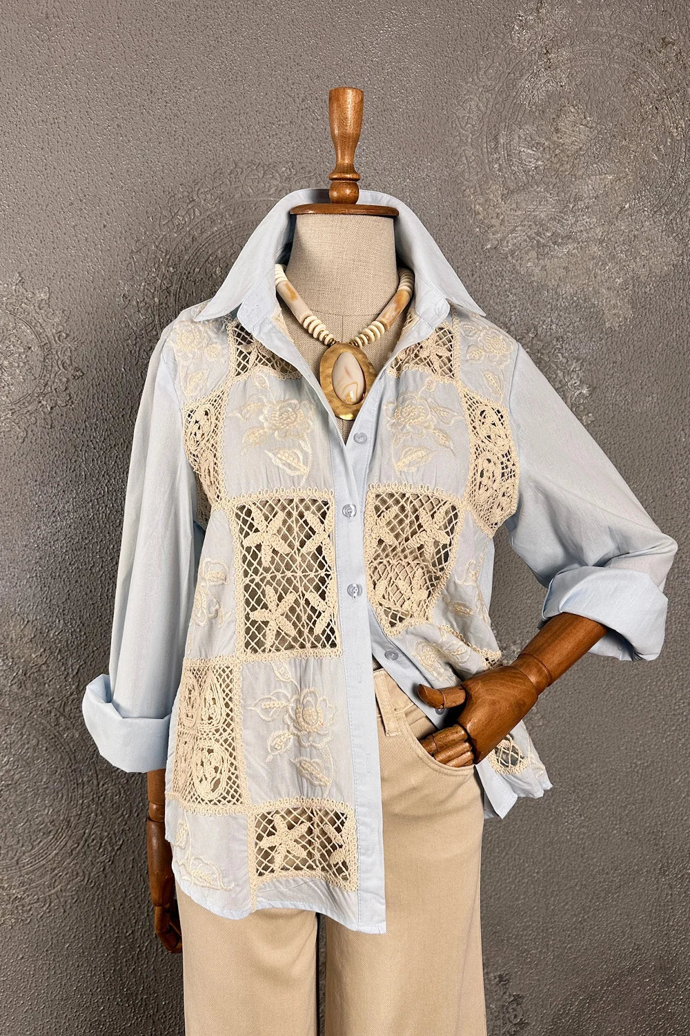 Kroşe Detaylı Gömlek