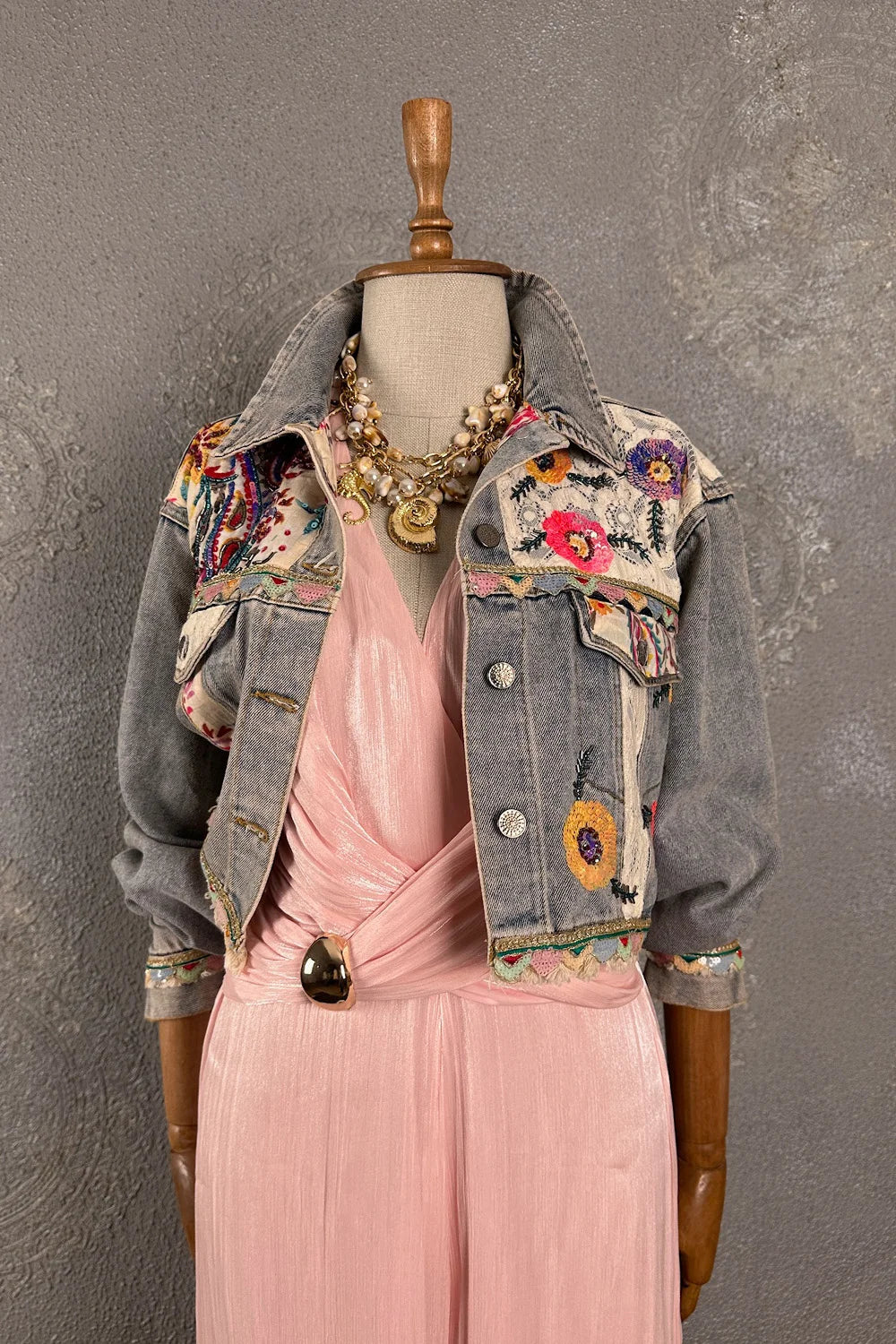 İşlemeli Crop Denim Ceket