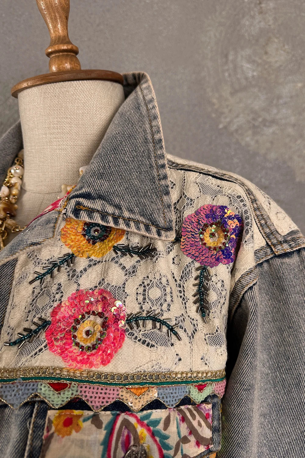 İşlemeli Crop Denim Ceket