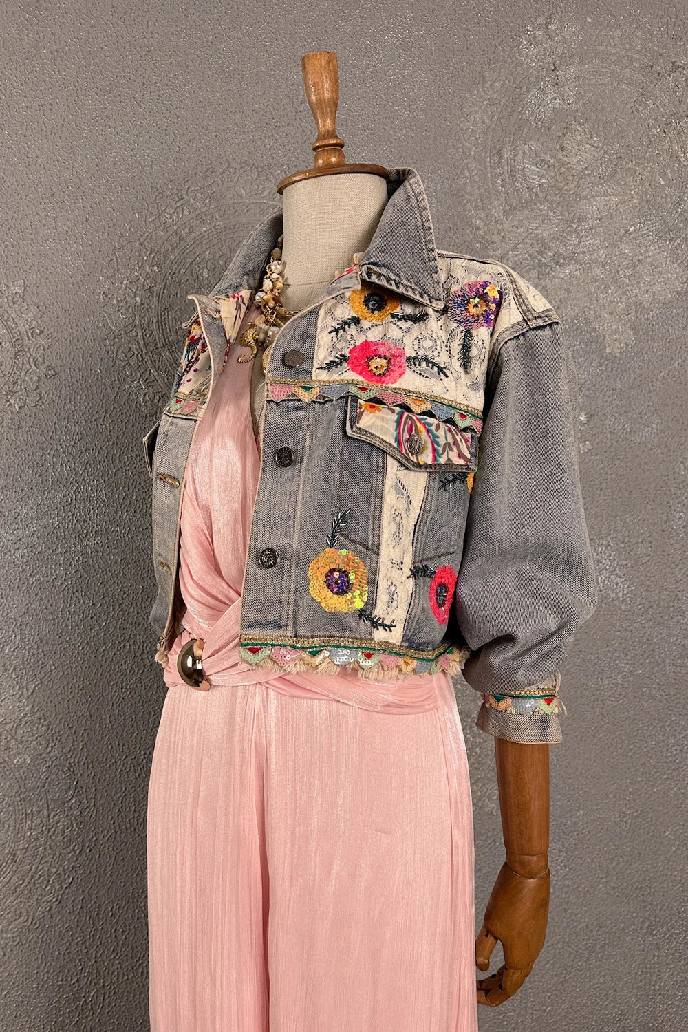İşlemeli Crop Denim Ceket