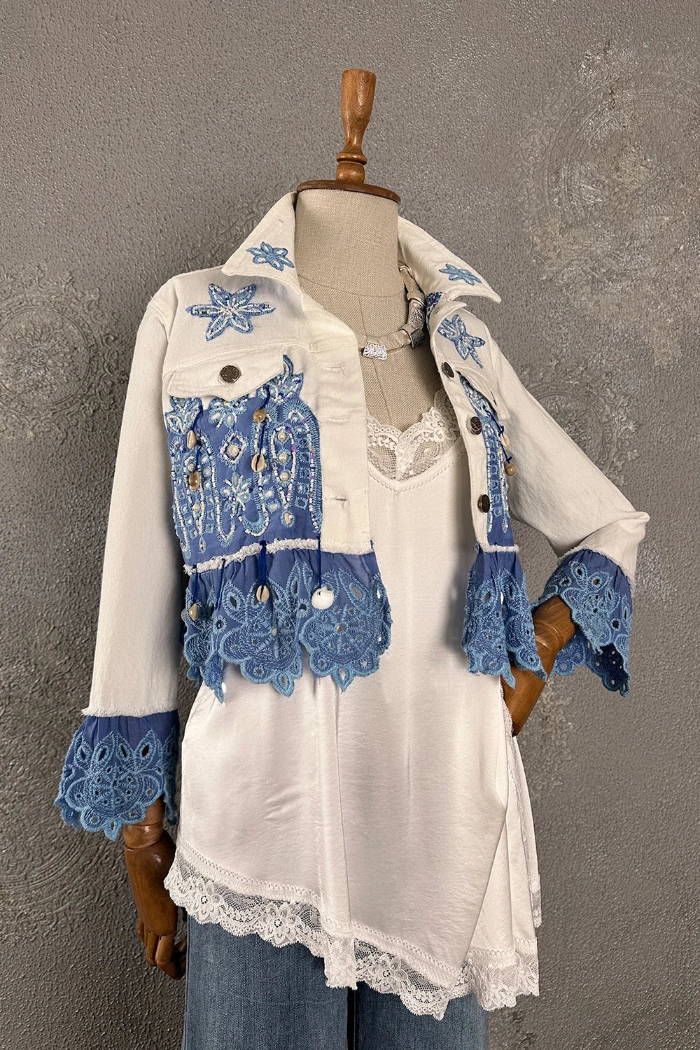 İşlemeli Crop Denim Ceket