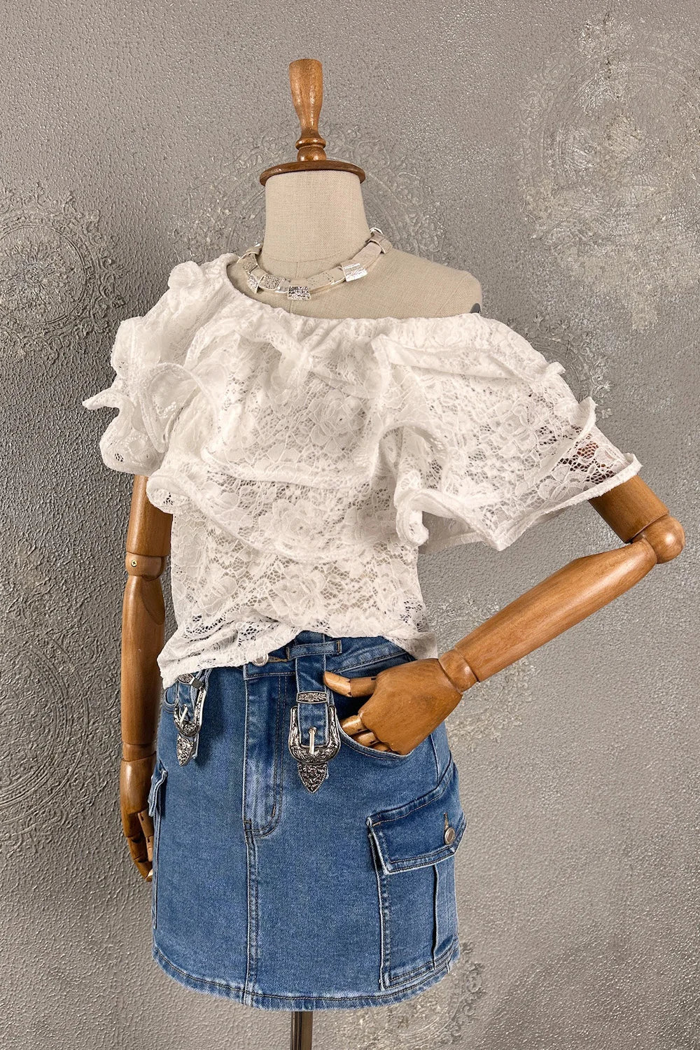 Volanlı Dantel Bluz