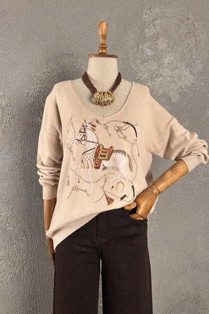 Krem baskılı rahat kesimli triko, at ve aksesuar detaylı, kadın oversize sweatshirt, önden görünüm