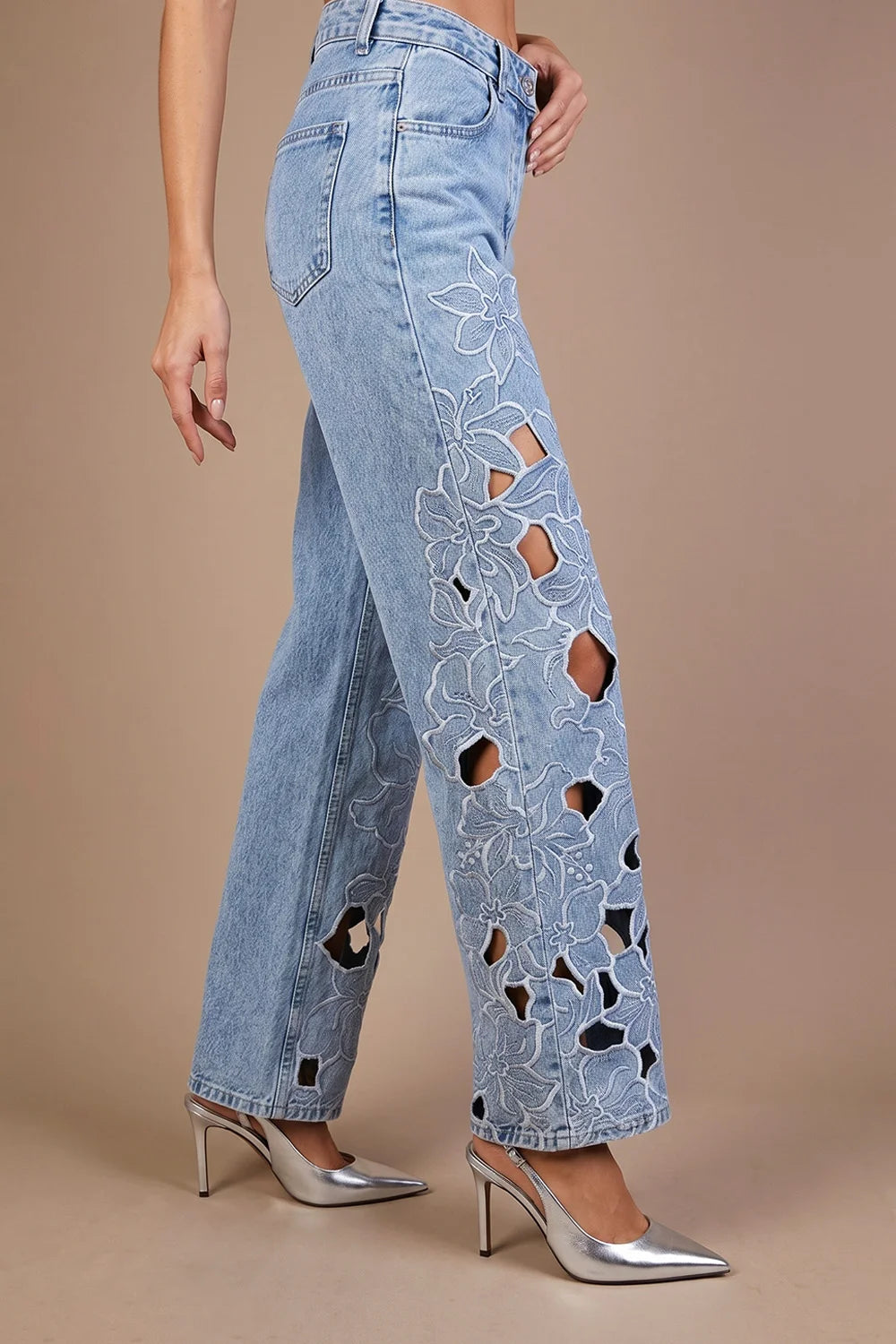 Taş İşlemeli Cut-Out Jean