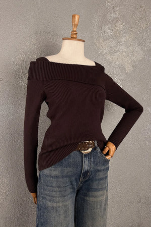 Bordo ribanalı off-shoulder kadın triko, uzun kollu, dar kesim, önden görünüm