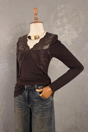 Siyah dantelli triko bluz, uzun kollu, V yaka, kadın giyim, önden görünüm, şık ve zarif tasarım