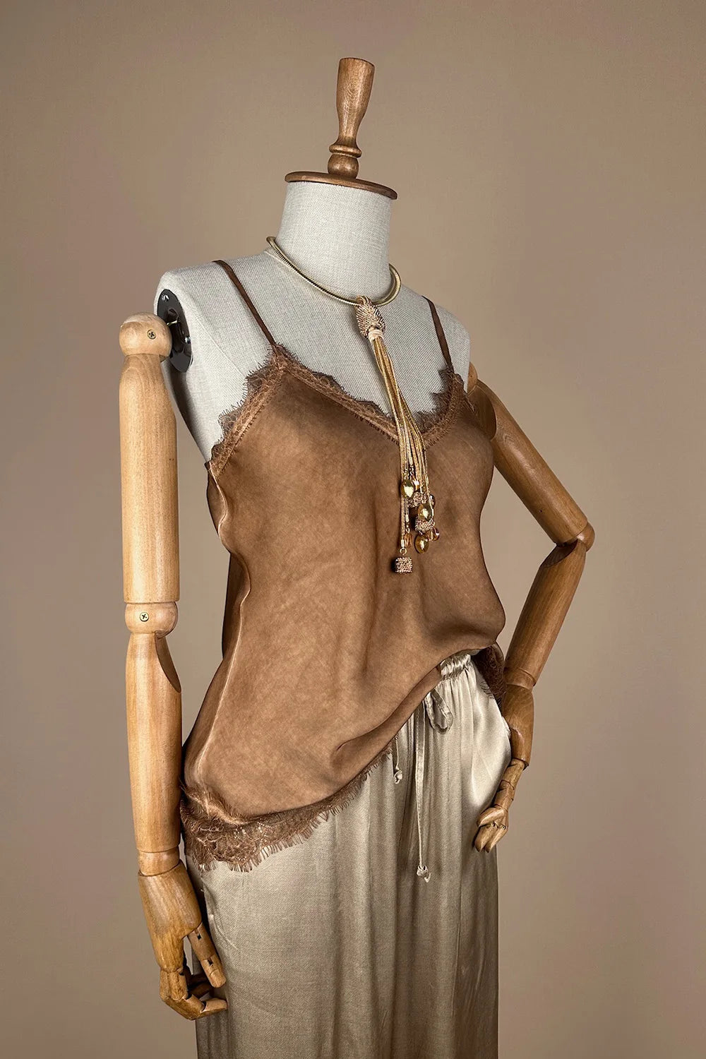 Dantel Detaylı Saten Bluz