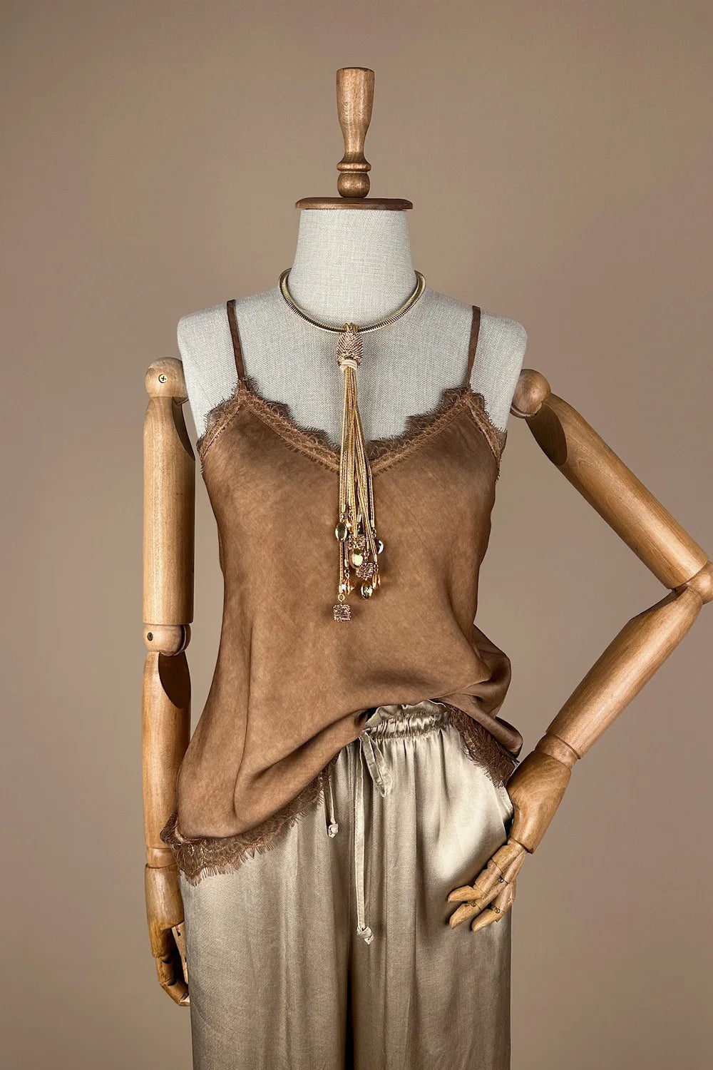 Dantel Detaylı Saten Bluz