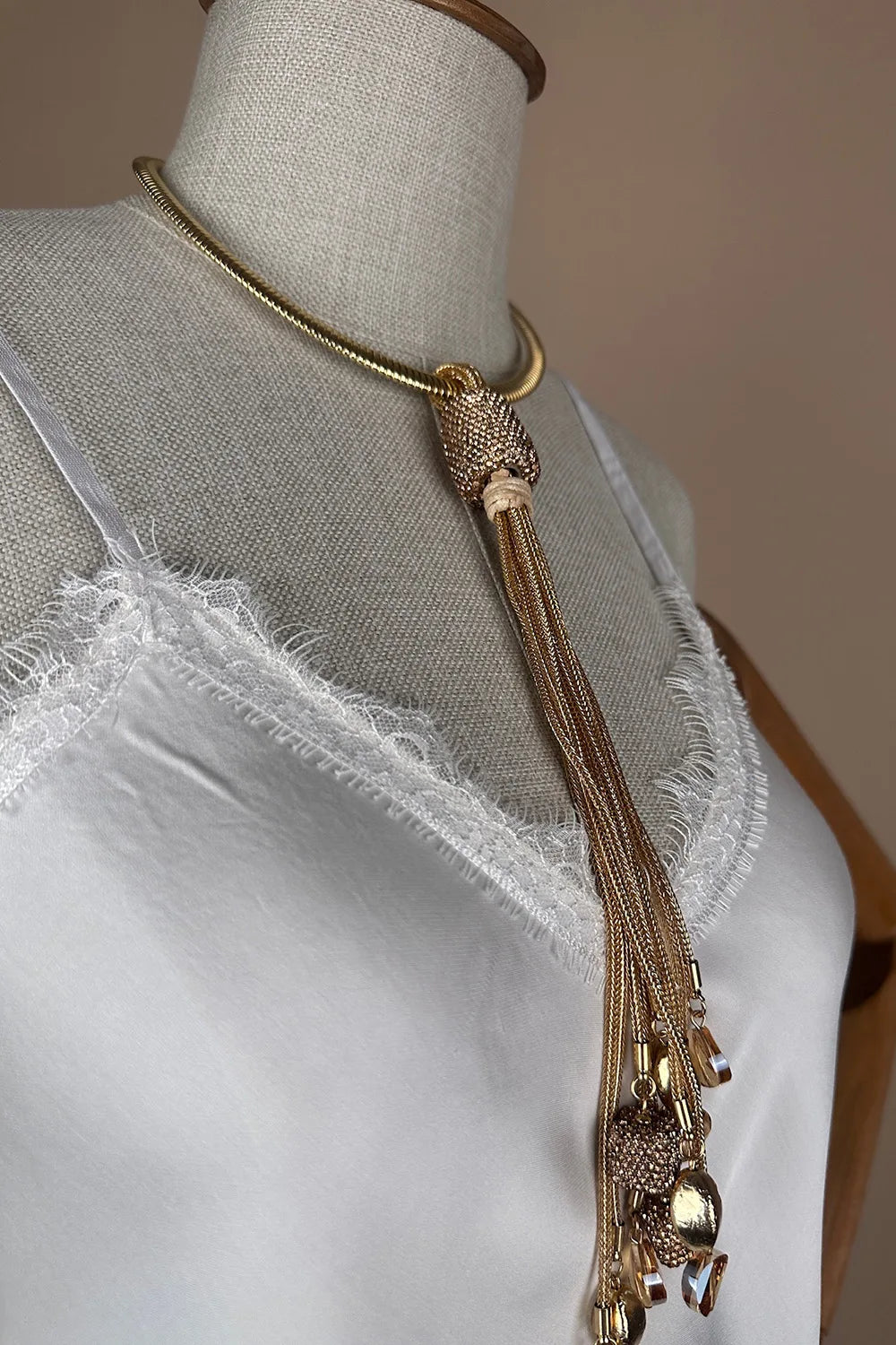 Dantel Detaylı Saten Bluz