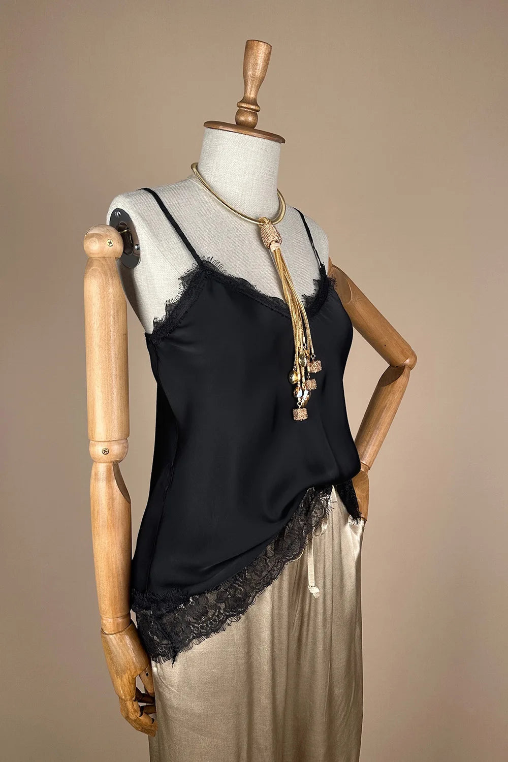 Dantel Detaylı Saten Bluz