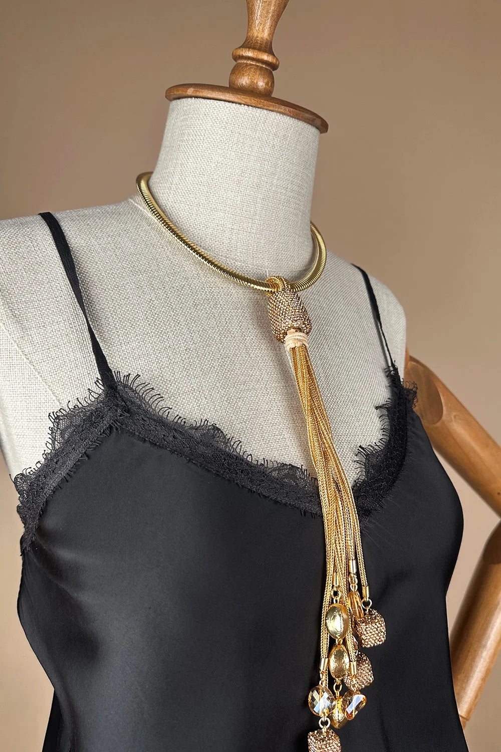 Dantel Detaylı Saten Bluz