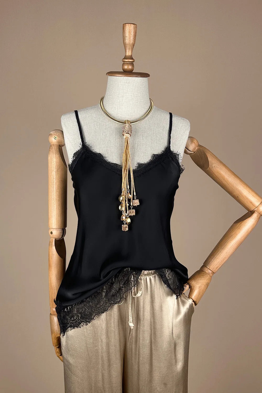 Dantel Detaylı Saten Bluz