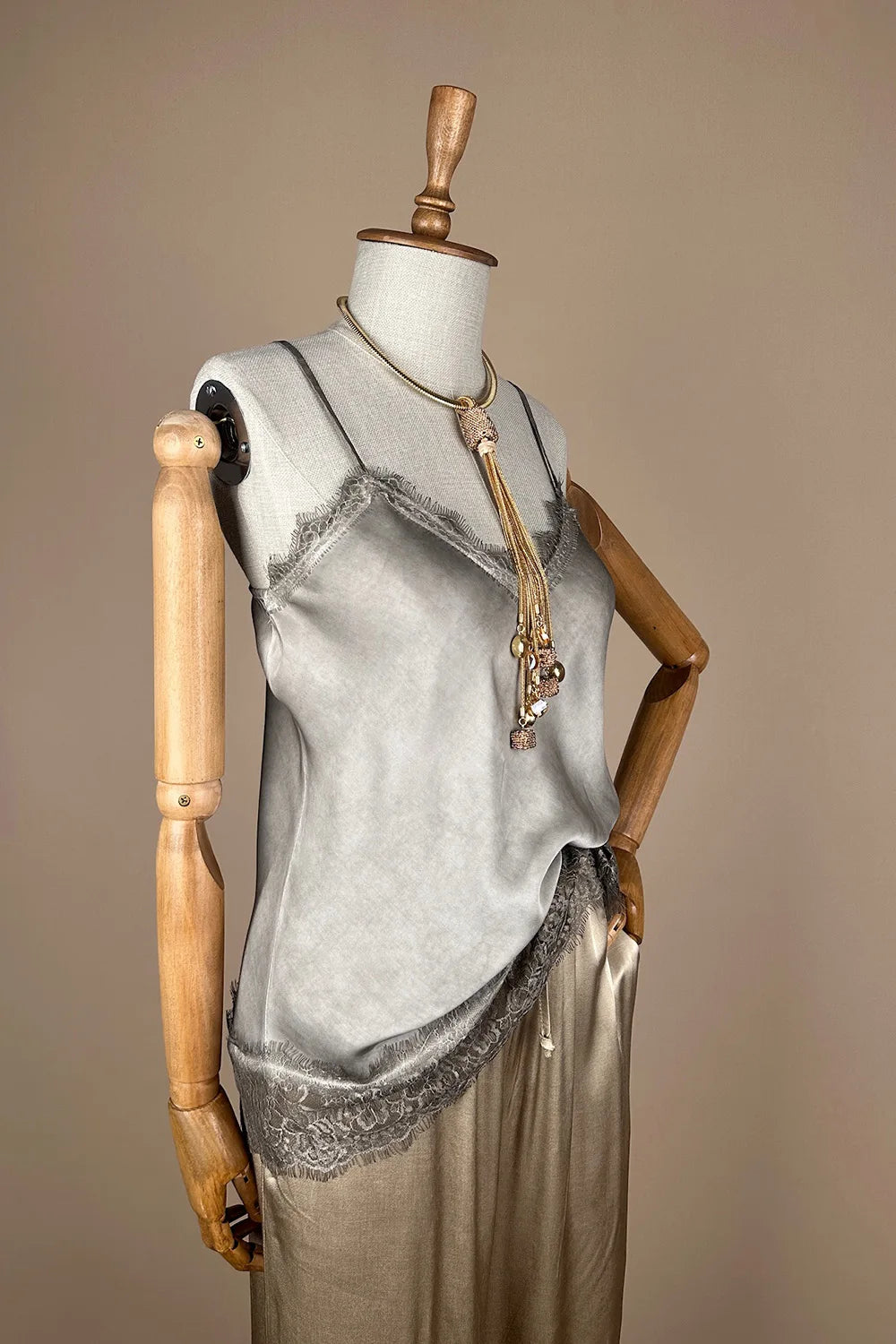 Dantel Detaylı Saten Bluz