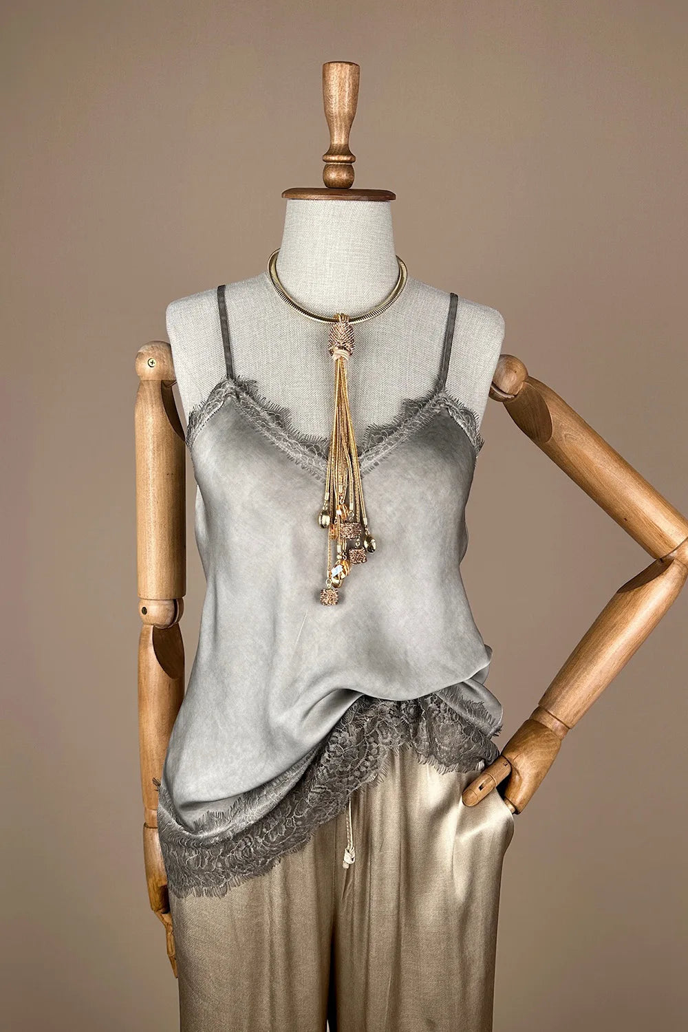 Dantel Detaylı Saten Bluz