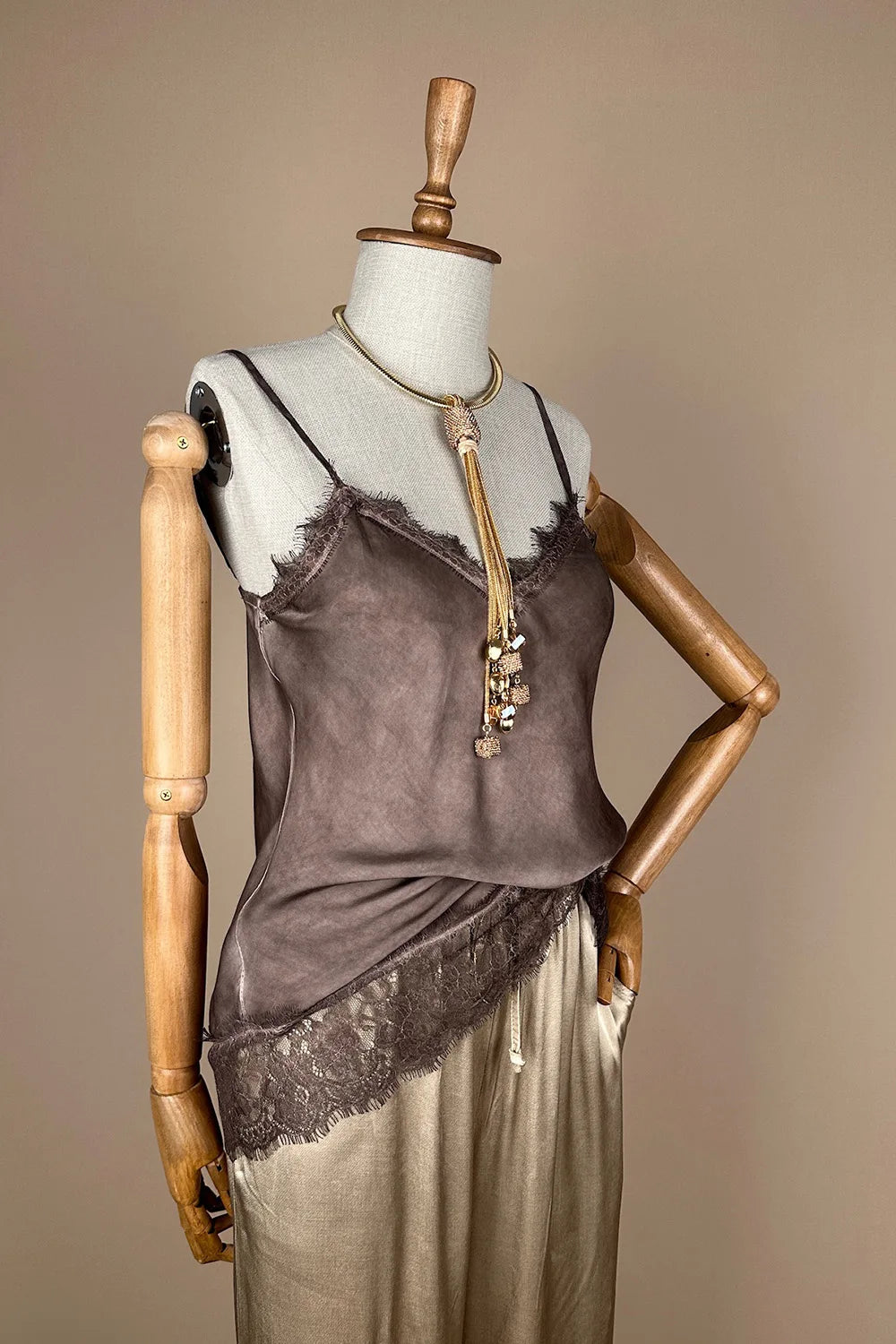 Dantel Detaylı Saten Bluz