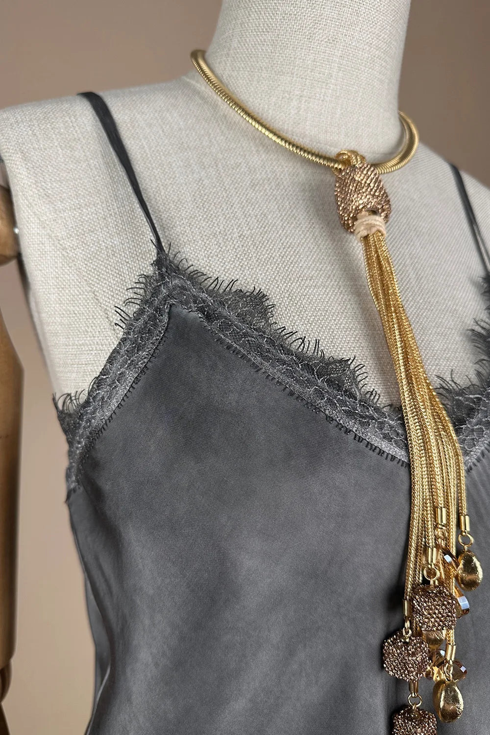 Dantel Detaylı Saten Bluz