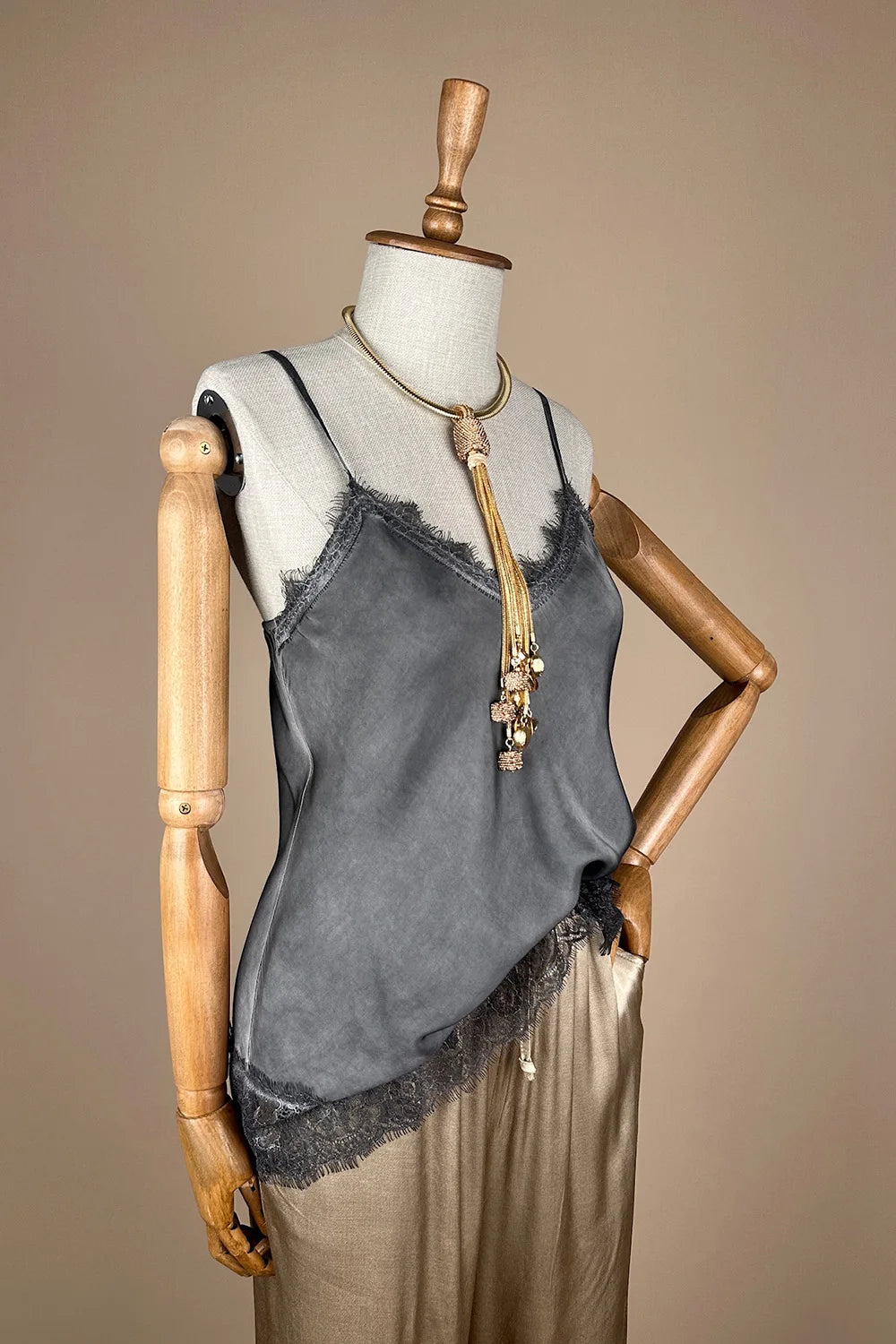 Dantel Detaylı Saten Bluz