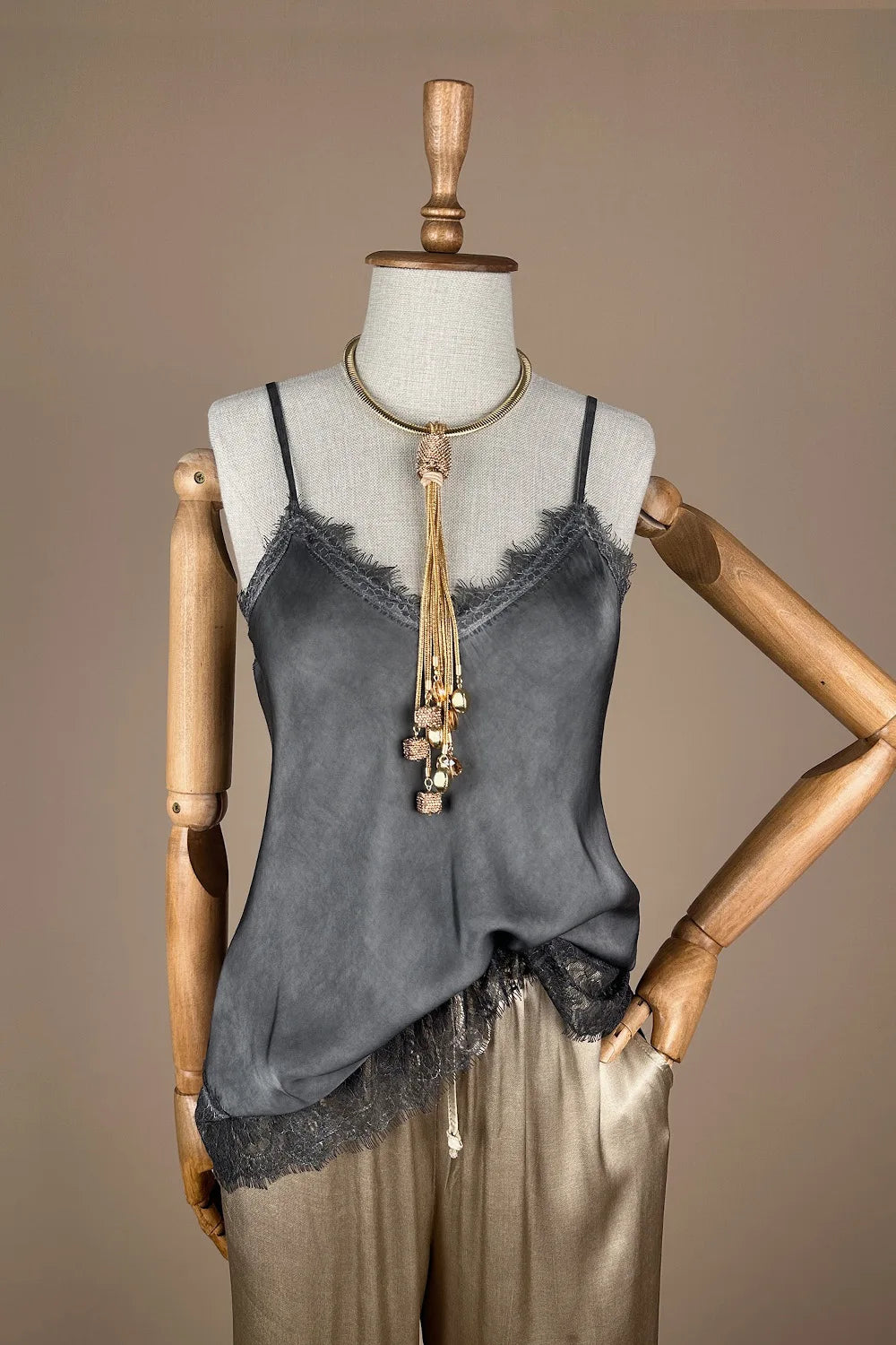 Dantel Detaylı Saten Bluz