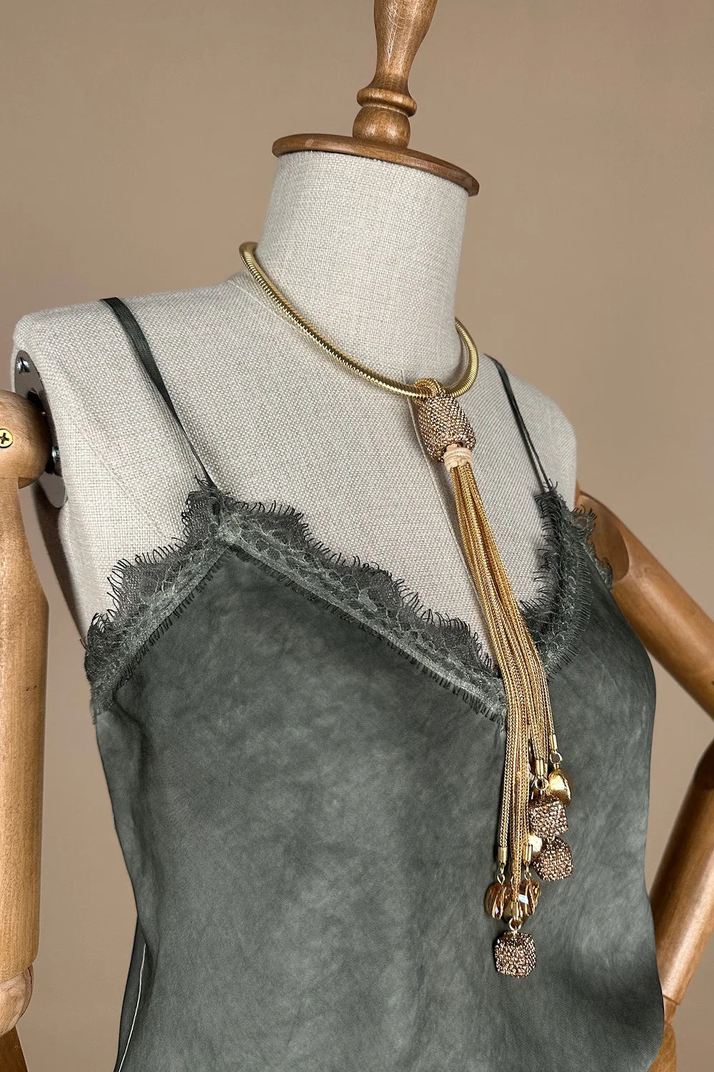 Dantel Detaylı Saten Bluz