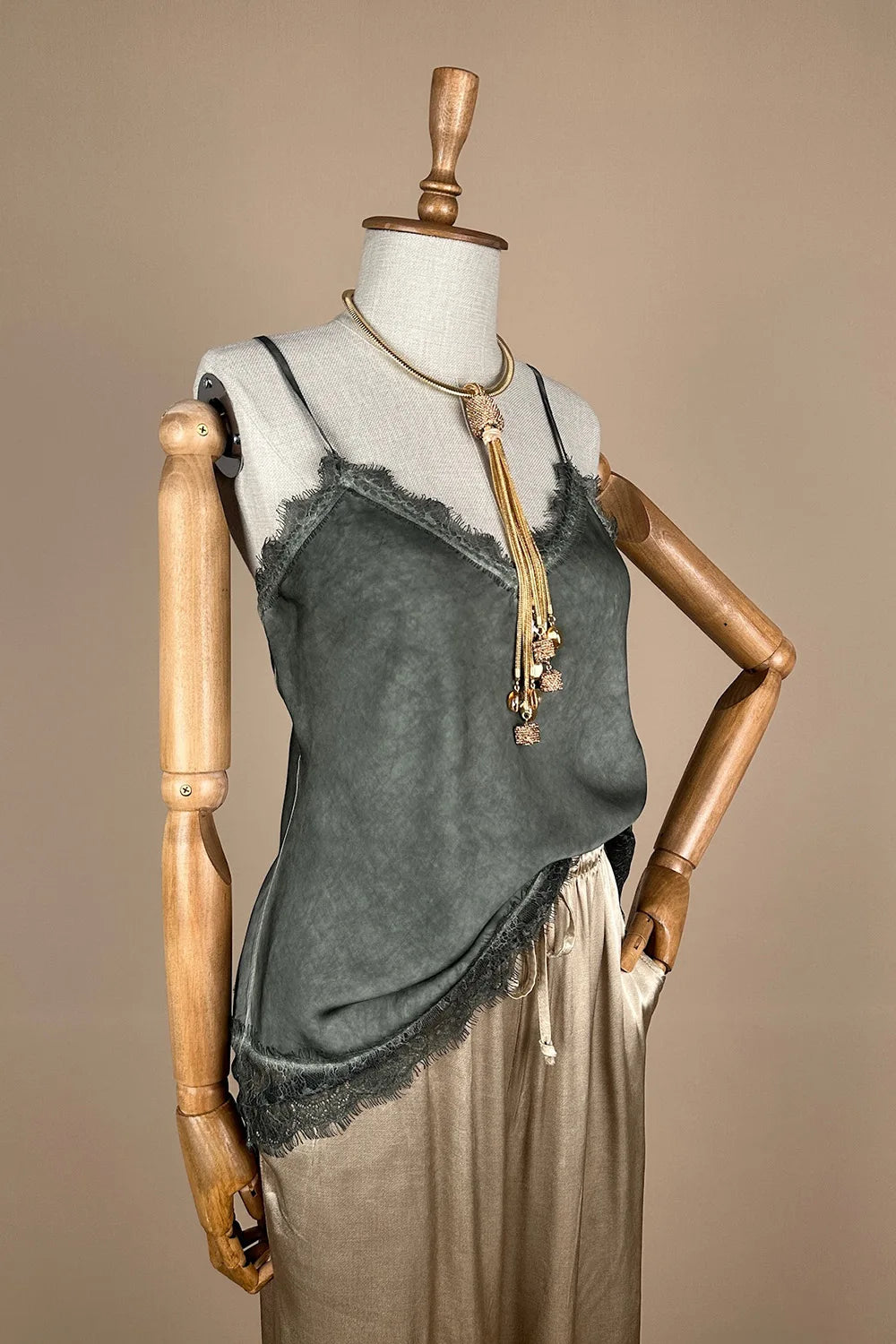 Dantel Detaylı Saten Bluz