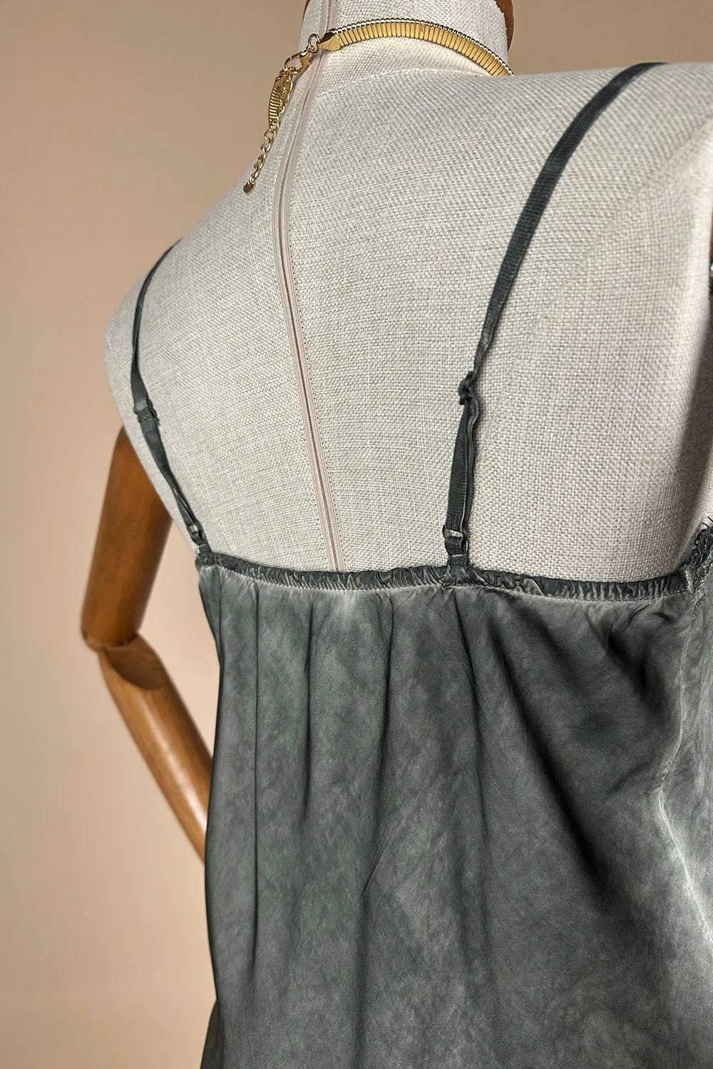 Dantel Detaylı Saten Bluz