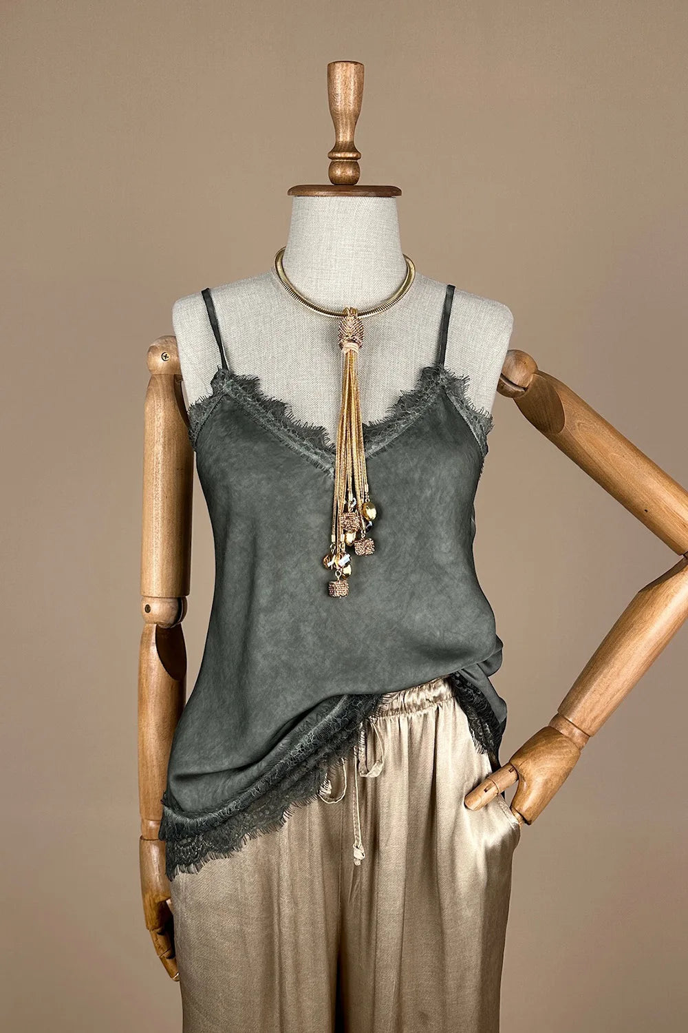 Dantel Detaylı Saten Bluz