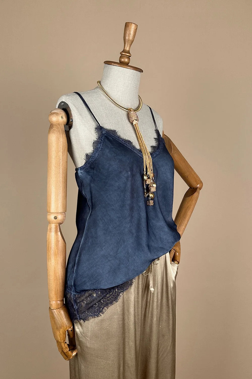 Dantel Detaylı Saten Bluz