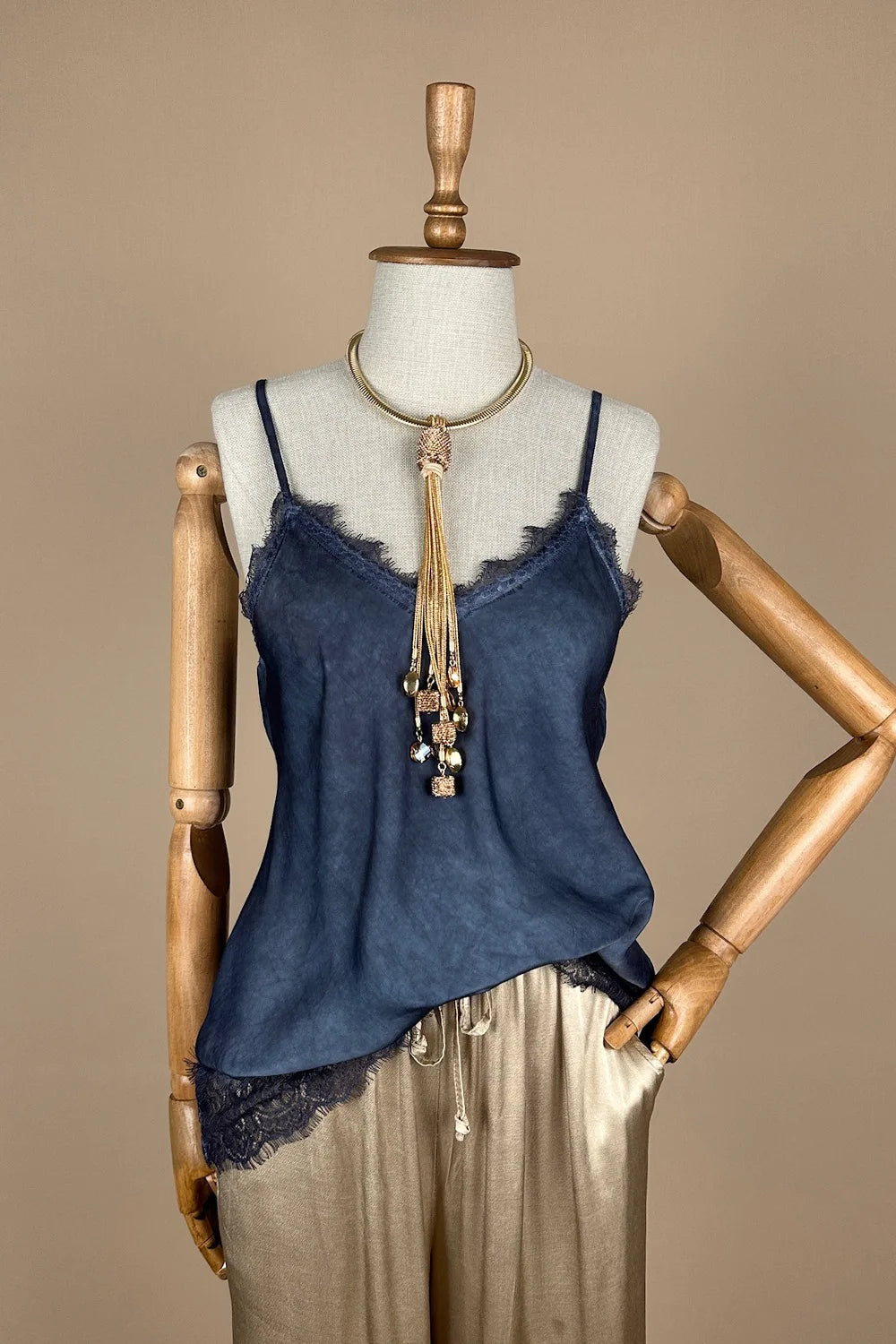 Dantel Detaylı Saten Bluz