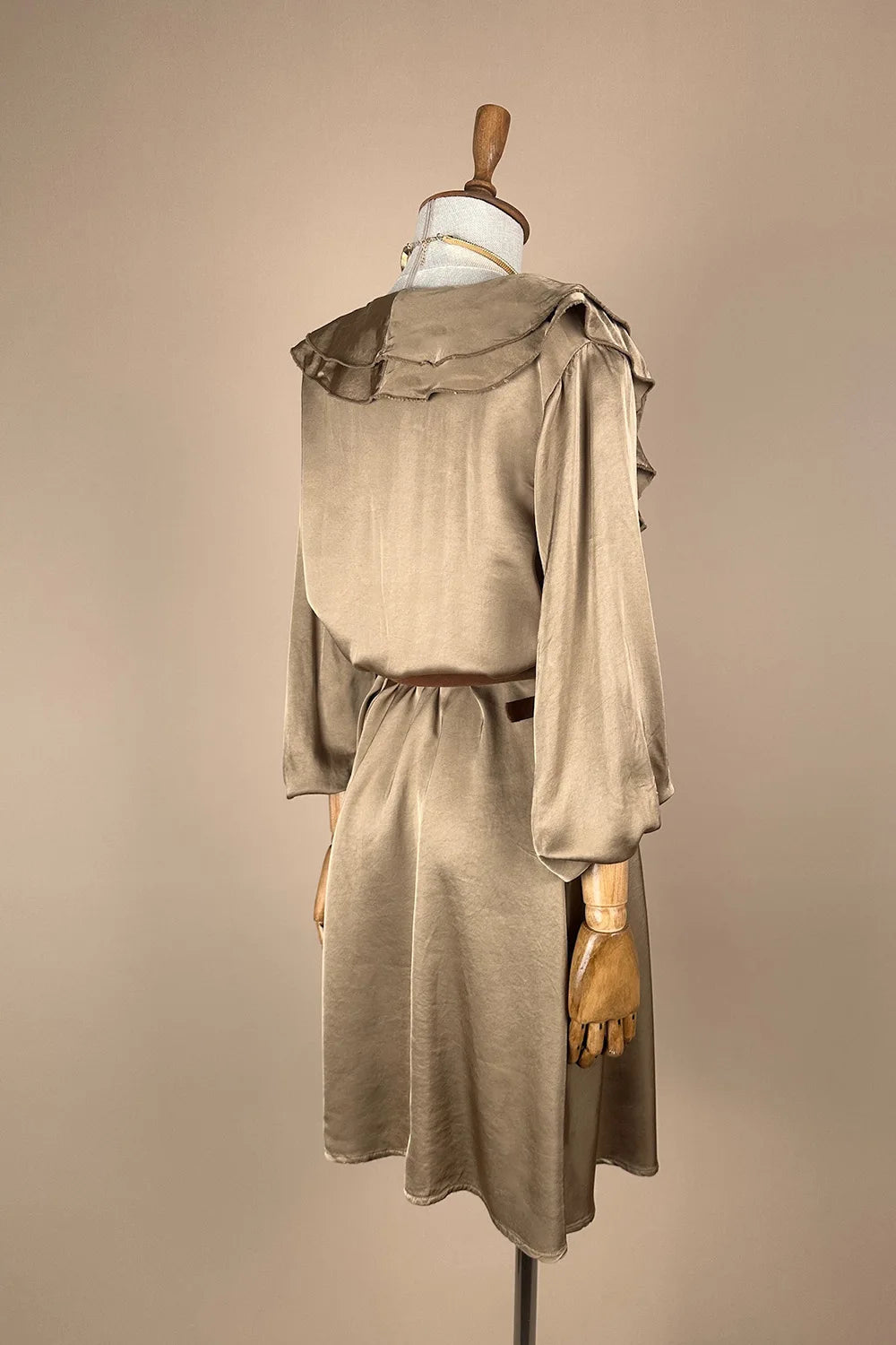 Volanlı Kısa Saten Elbise