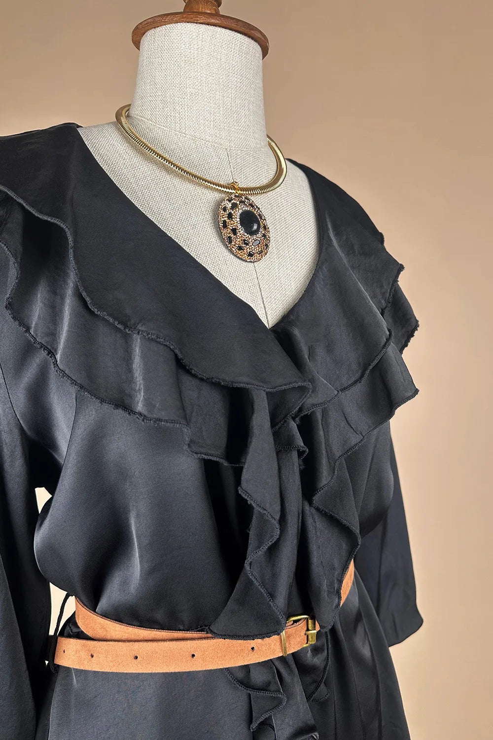 Volanlı Kısa Saten Elbise