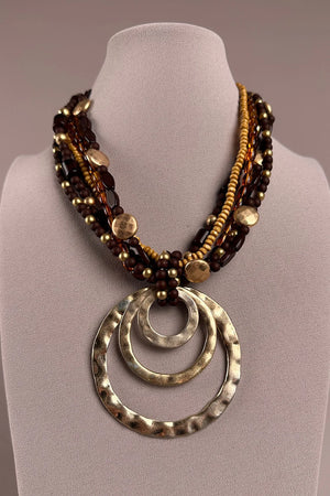 Amber boncuklu halka uçlu kadın kolye, bronz metal detaylı, çok katmanlı tasarım, önden görünüm