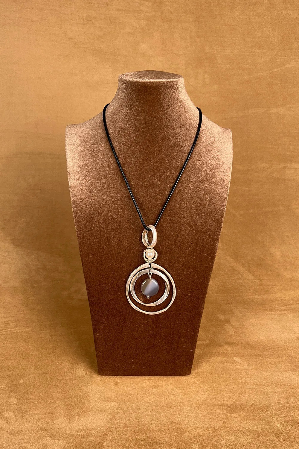 Çelik Halka Detaylı Deri Kolye